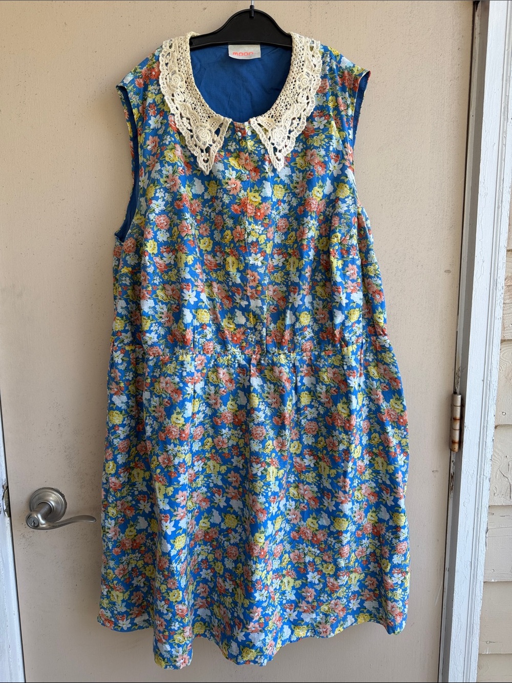 Sleeveless Blue Floral Casual Dress with Crochet Collar